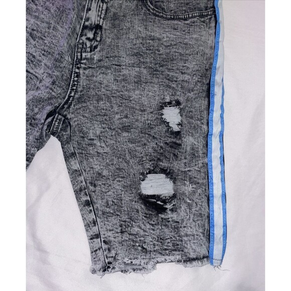 Rue 21 Supreme Flex Jean At The Knee Shorts Size 28 Gray Distressed - Picture 4 of 8
